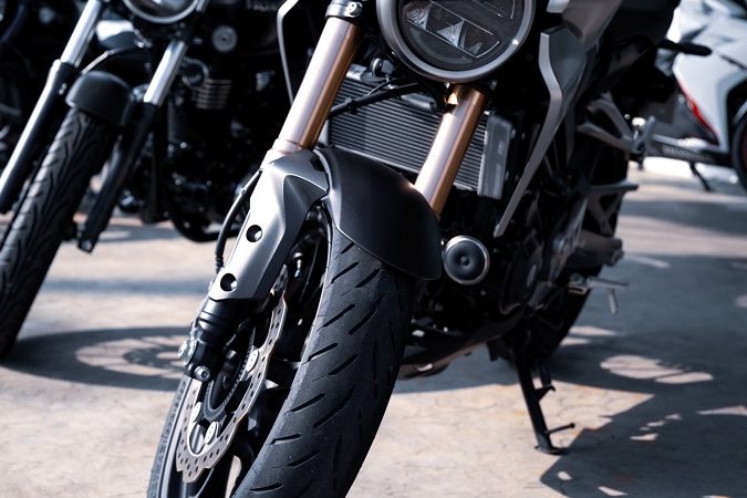 シミー現象バイクを防ぐ!原因と対処法を徹底解説公開 1 e382b7e3839fe383bce78fbee8b1a1e38390e382a4e382afe38292e998b2e38190efbc81e58e9fe59ba0e381a8e5afbee587a6e6b395e38292e5beb9e5ba95e8a7a3